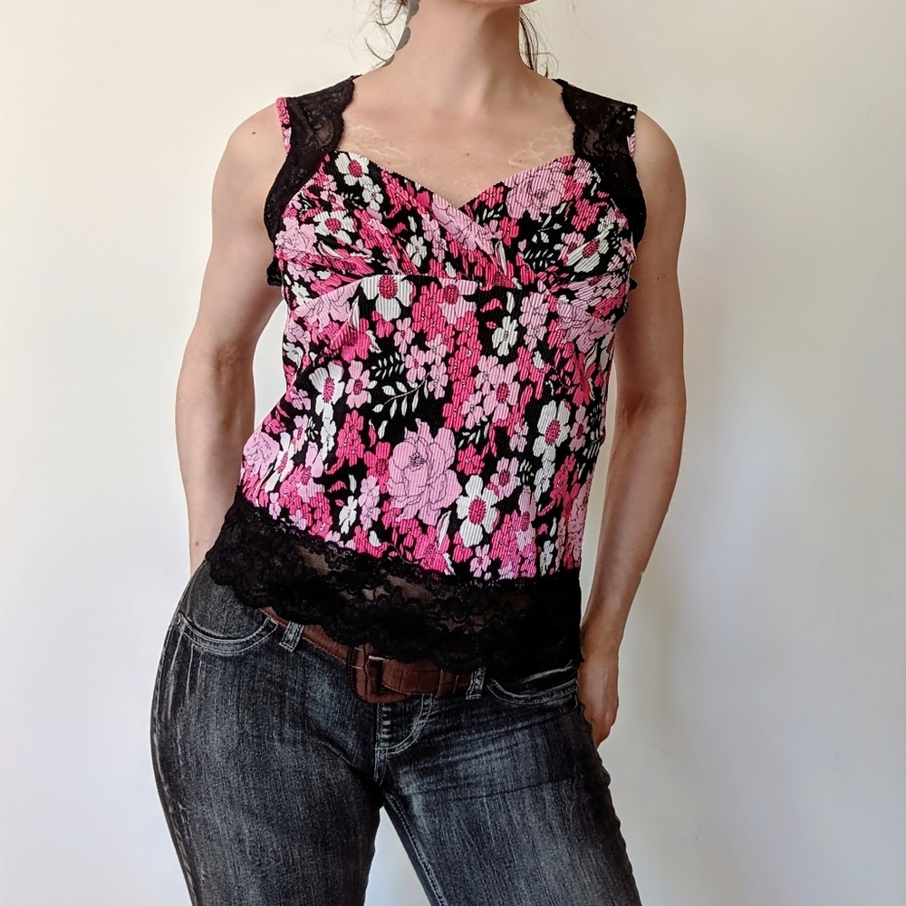 Lace trim sleeveless floral top